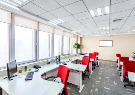 How Custom Office Furniture Near Me Improves Productivity and Comfort